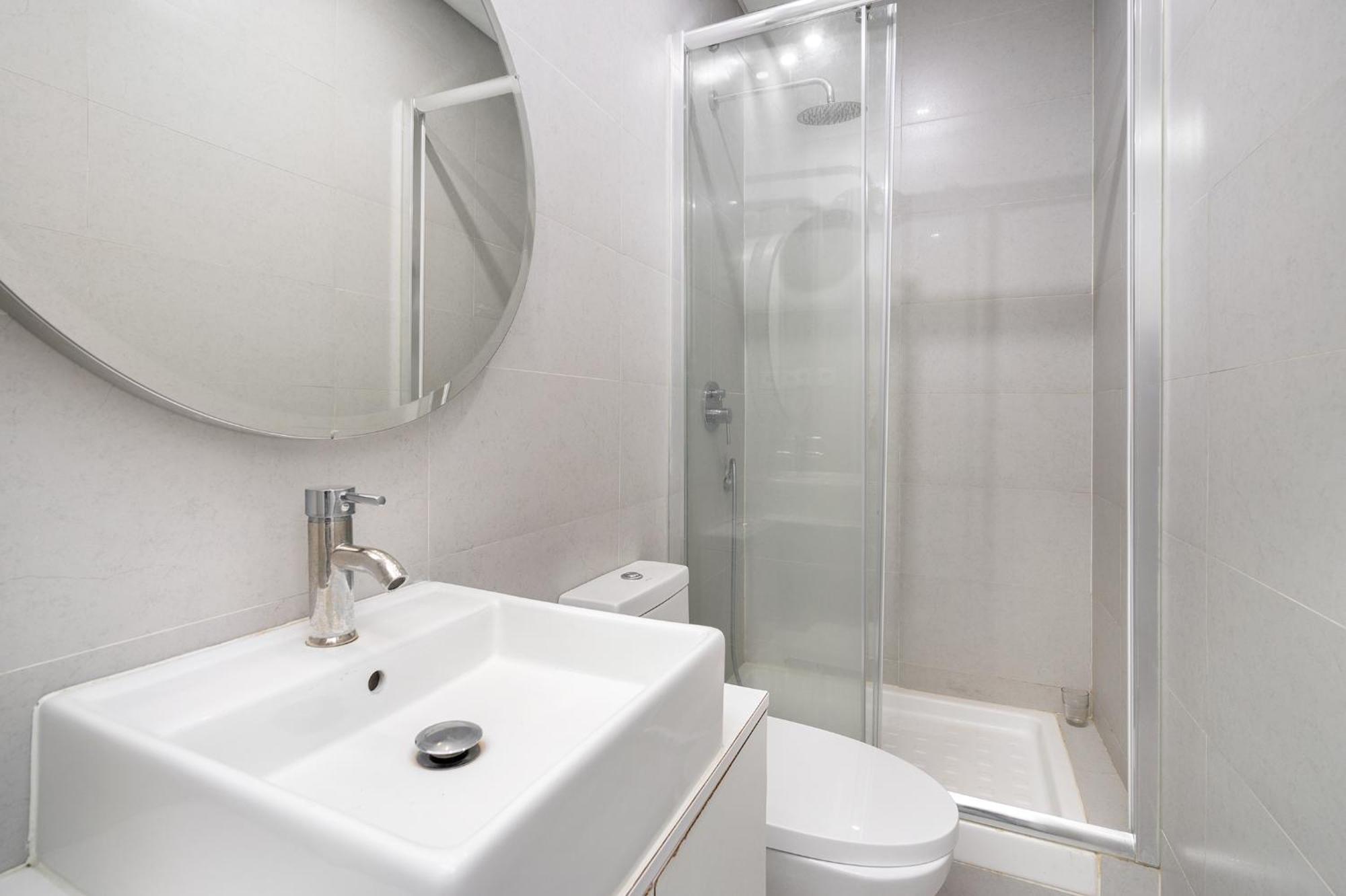 Whome Oasis Extravaganza: Lisbon's Supreme Retreat Apartment *